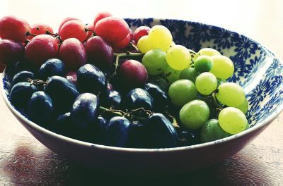 pexels-photo-1098537-1098537 A vibrant bowl of fresh red, green, and black grapes, showcasing healthy eating.